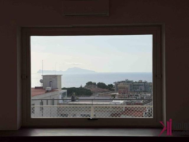 Attico in vendita a Municipalità 1, Campania
