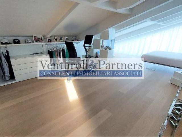 Attico in vendita a Padenghe Sul Garda, Brescia