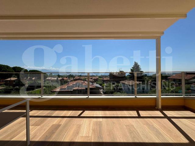 Attico in vendita a Padenghe Sul Garda, Brescia