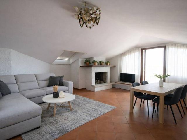 Attico in vendita a Padenghe Sul Garda, Lombardia
