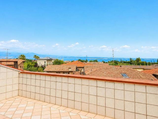 Attico in vendita a Padenghe Sul Garda, Lombardia
