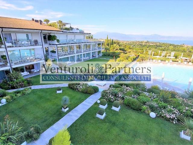 Attico in vendita a Padenghe Sul Garda, Brescia