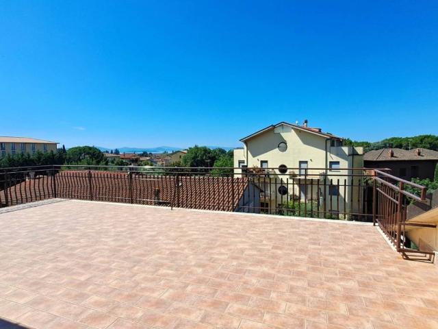 Attico in vendita a Passignano Sul Trasimeno, Umbria