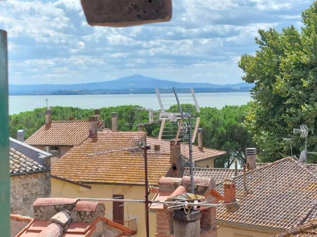 Attico in vendita a Passignano Sul Trasimeno, Umbria