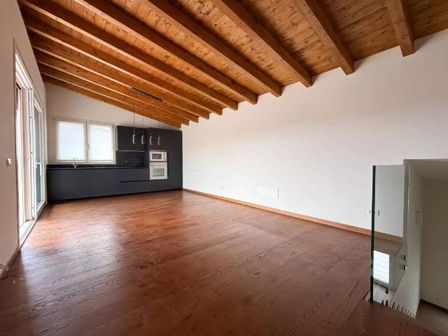 Attico in vendita a Monterotondo, Passirano