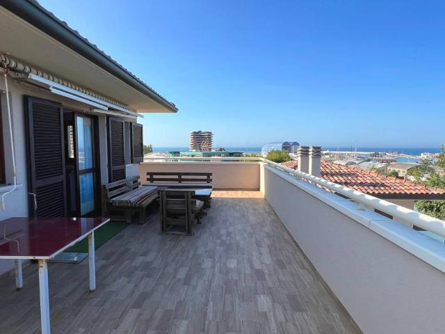 Attico in vendita a Pesaro, Pesaro E Urbino