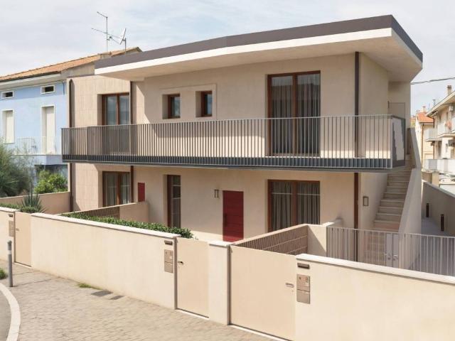 Attico in vendita a Villa Fastiggi, Marche
