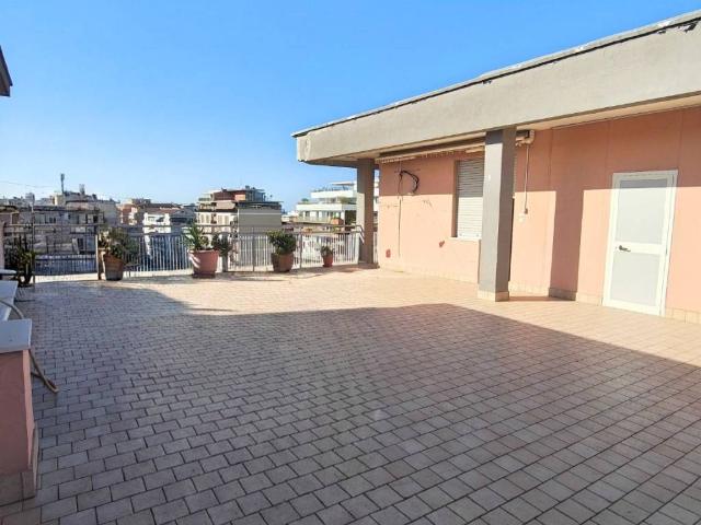 Attico in vendita a Porta Nuova, Pescara