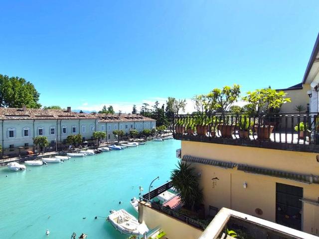 Attico in vendita a Peschiera Del Garda, Veneto
