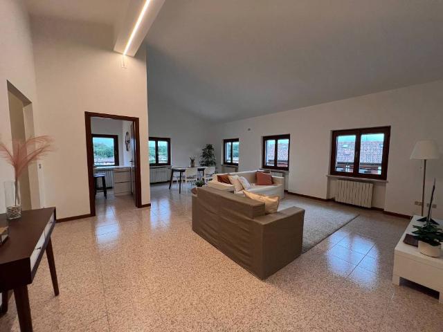 Appartamento in vendita a Peschiera Del Garda, Veneto