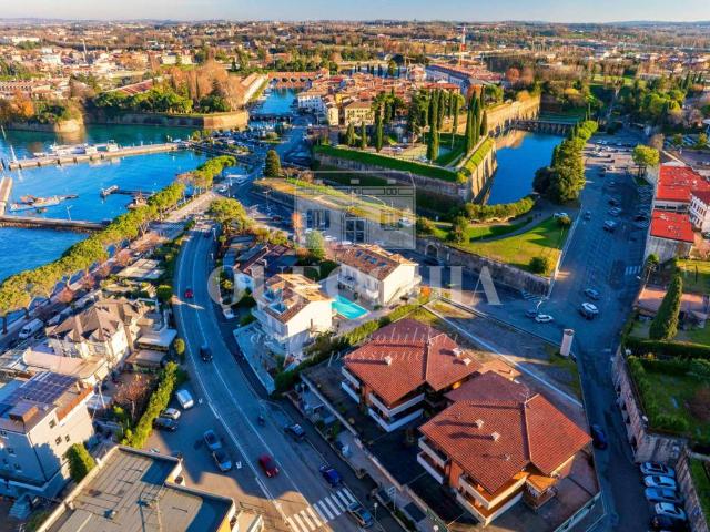 Attico in vendita a Peschiera Del Garda, Veneto