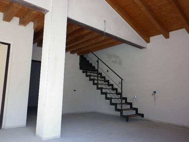 Attico in vendita a Infrangibile, Piacenza