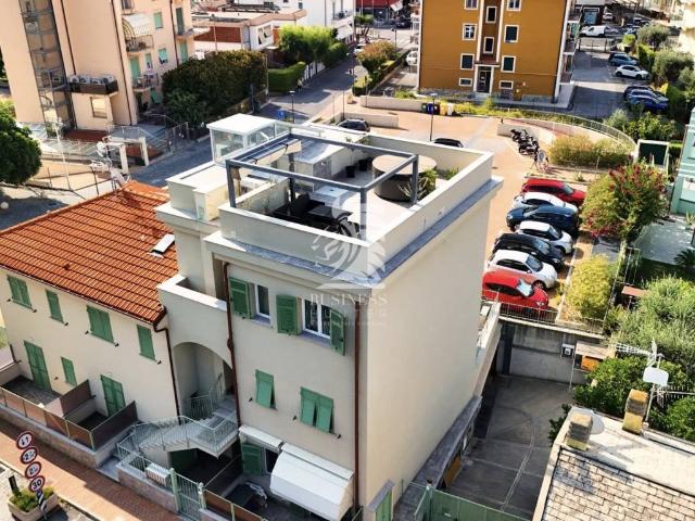 Attico in vendita a Pietra Ligure, Liguria