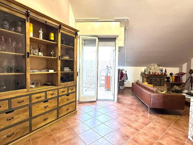 Attico in vendita a Pollena Trocchia, Campania