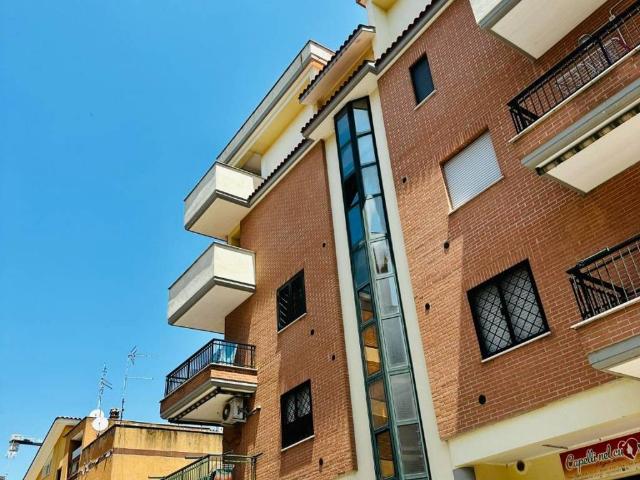 Attico in vendita a Primavera, Pomezia