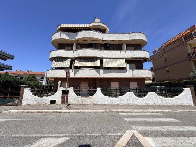 Attico in vendita a Laurentum, Roma Capitale