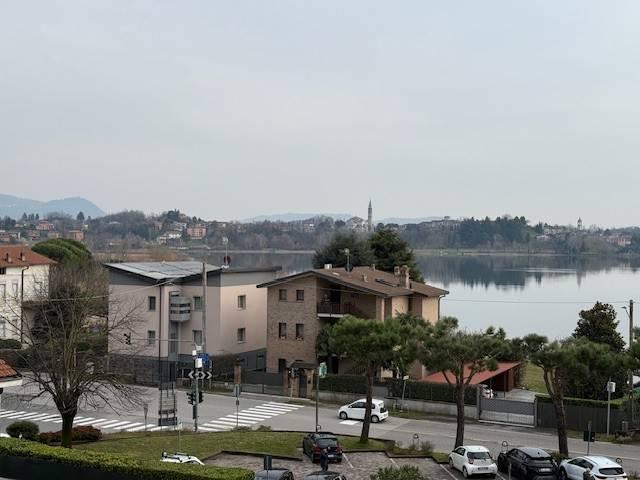 Attico in vendita a Pusiano, Lombardia