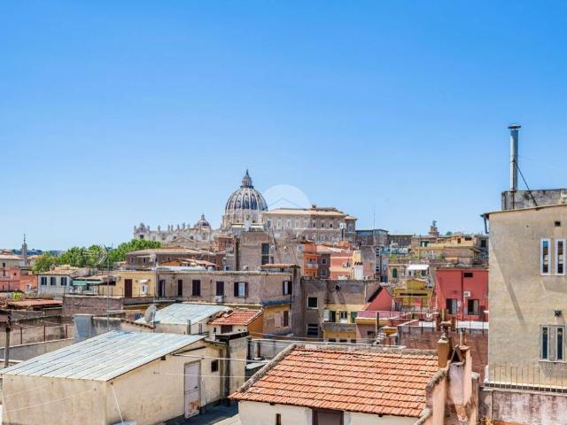 Attico in vendita a Municipio Roma I, Roma Capitale