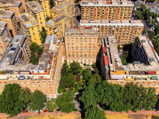 Attico in vendita a Municipio Roma VIII, Roma Capitale