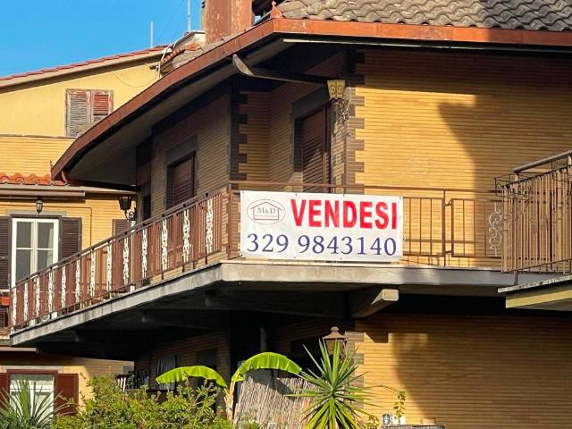 Attico in vendita a Tomba di Nerone, Roma