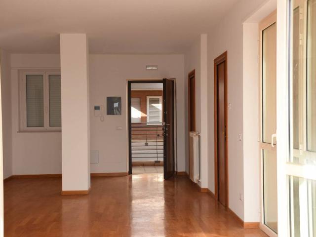Attico in vendita a Acilia Sud, Roma