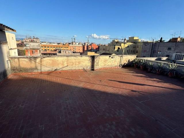 Attico in vendita a San Lorenzo, Roma