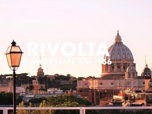 Attico in vendita a Municipio Roma I, Roma Capitale