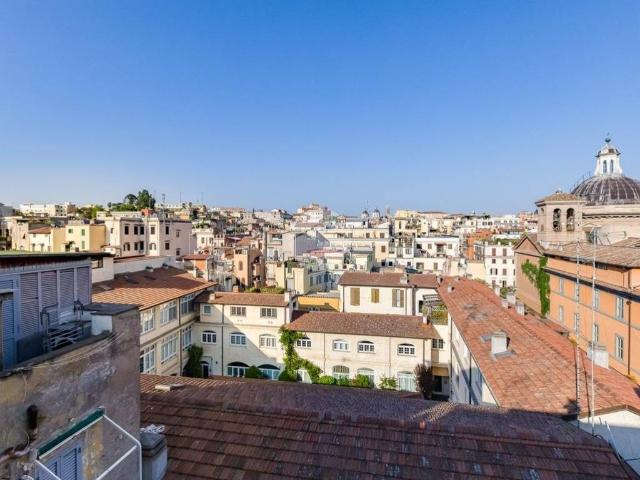 Attico in vendita a Municipio Roma I, Roma Capitale