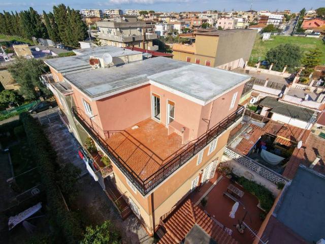 Attico in vendita a Municipio Roma X, Roma Capitale