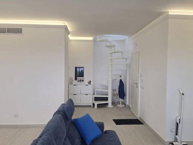 Attico in vendita a Acilia Sud, Roma