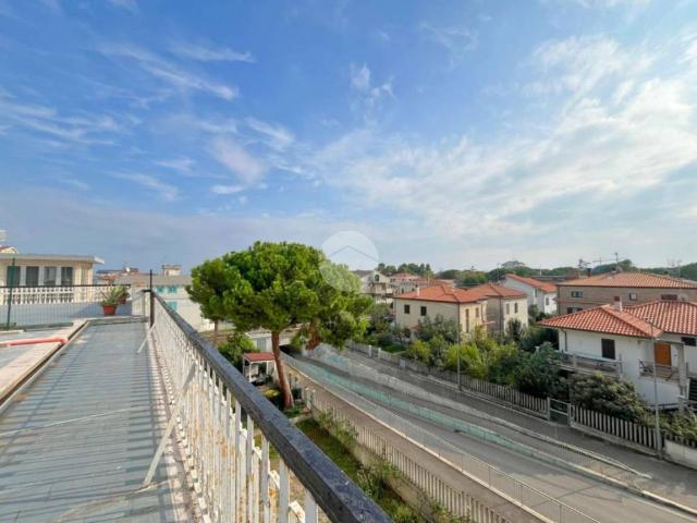 Attico in vendita a Roseto Degli Abruzzi, Abruzzo
