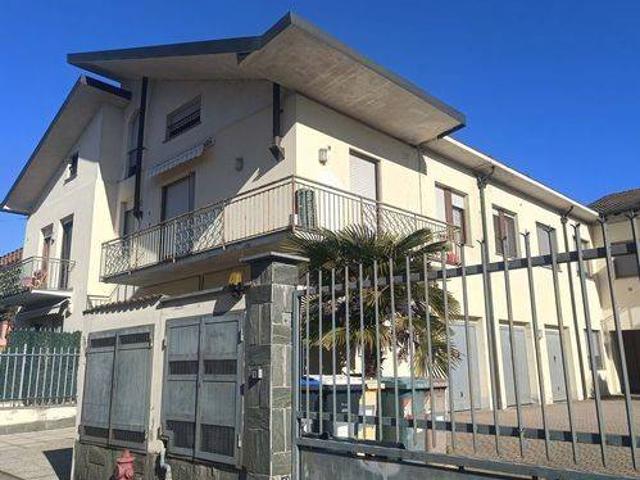 Attico in vendita a Sannazzaro De' Burgondi, Lombardia