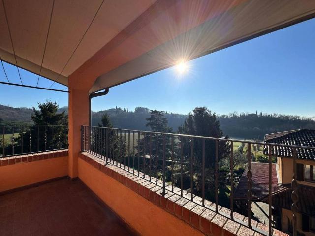 Attico in vendita a Scanzorosciate, Lombardia