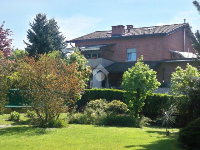 Attico in vendita a Senna Comasco, Como