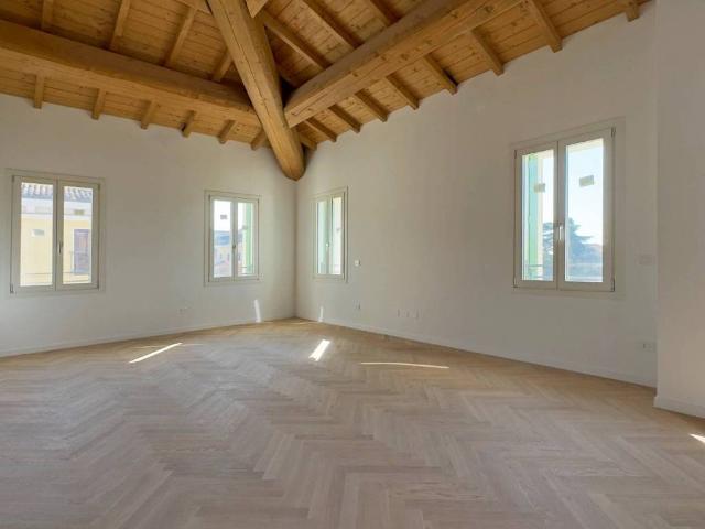 Attico in vendita a Soave, Verona