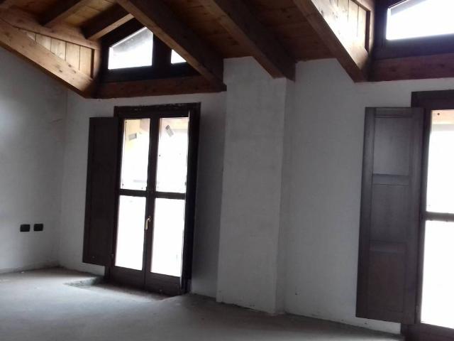 Attico in vendita a Sondrio, Lombardia
