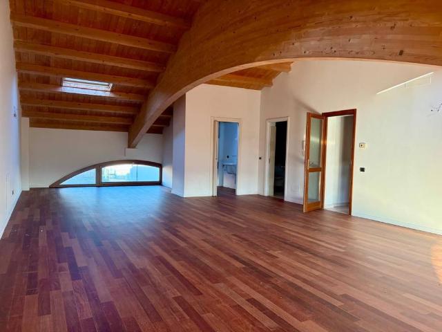 Attico in vendita a Cascina Cà, Sulbiate