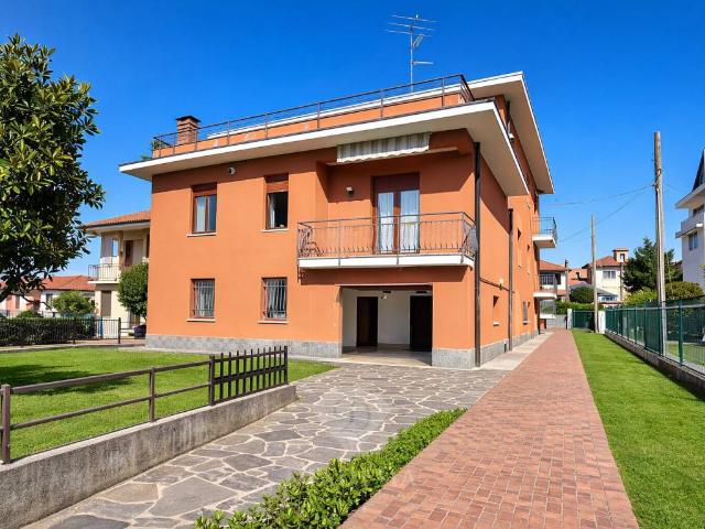 Attico in vendita a Sumirago, Lombardia