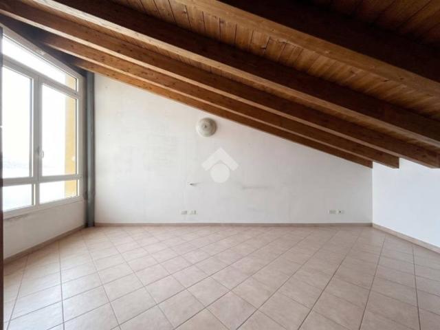 Attico in vendita a Cambianica, Tavernola Bergamasca