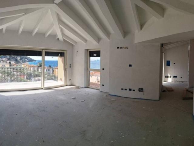 Attico in vendita a Loncrino, Torri Del Benaco