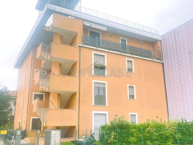 Attico in vendita a Trezzano Sul Naviglio, Lombardia