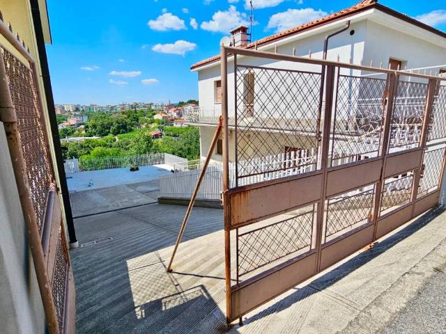Attico in vendita a Servola-Chiarbola-Valmaura-Borgo San Sergio, Villa Opicina