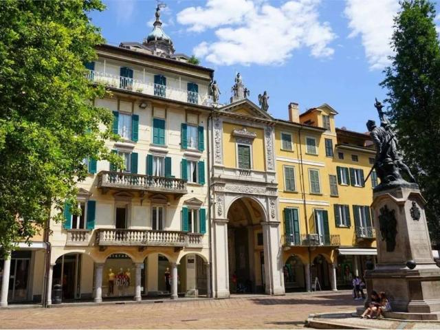 Attico in vendita a Biumo Superiore, Varese