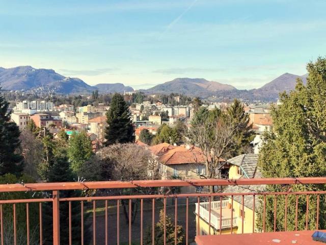 Attico in vendita a Biumo Superiore, Varese