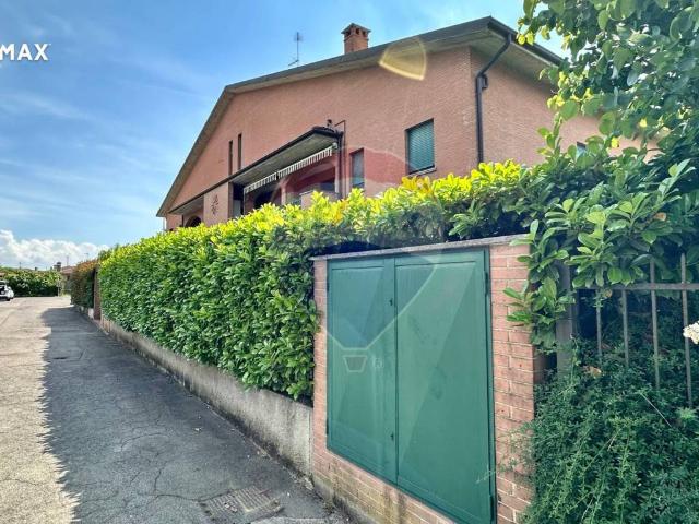 Attico in vendita a Vellezzo Bellini, Lombardia