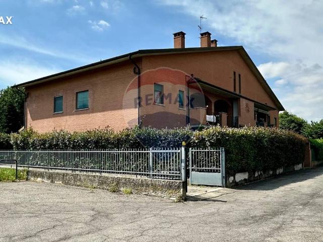 Attico in vendita a Vellezzo Bellini, Lombardia