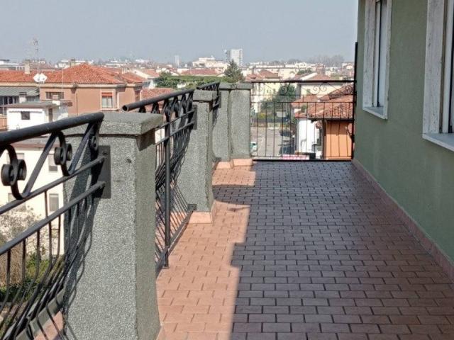 Attico in vendita a Mestre-Carpenedo, Venezia