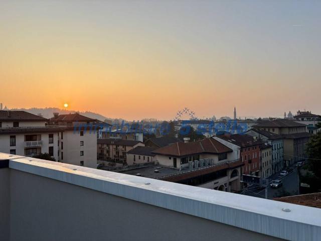 Attico in vendita a Vicenza, Veneto