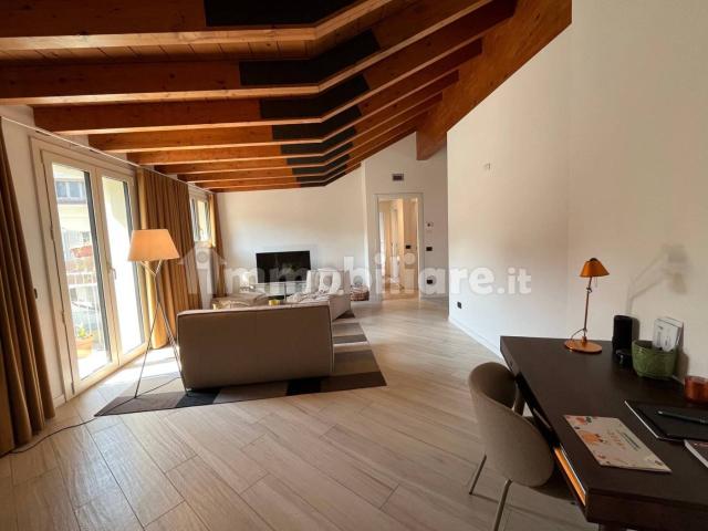 Villa Indipendente in affitto a Castelletto, Abbiategrasso