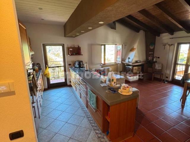 Villa Indipendente in affitto a Introbio, Lombardia